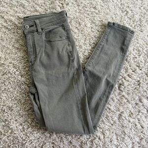 American Eagle Super High Rise Jegging Green 4 Short